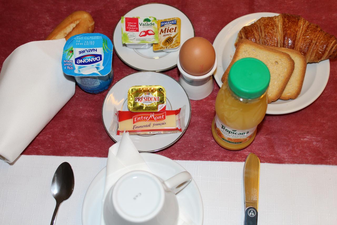 ホテル ル ヌーヴェル オテル デュ テアトル パリ 部屋 写真